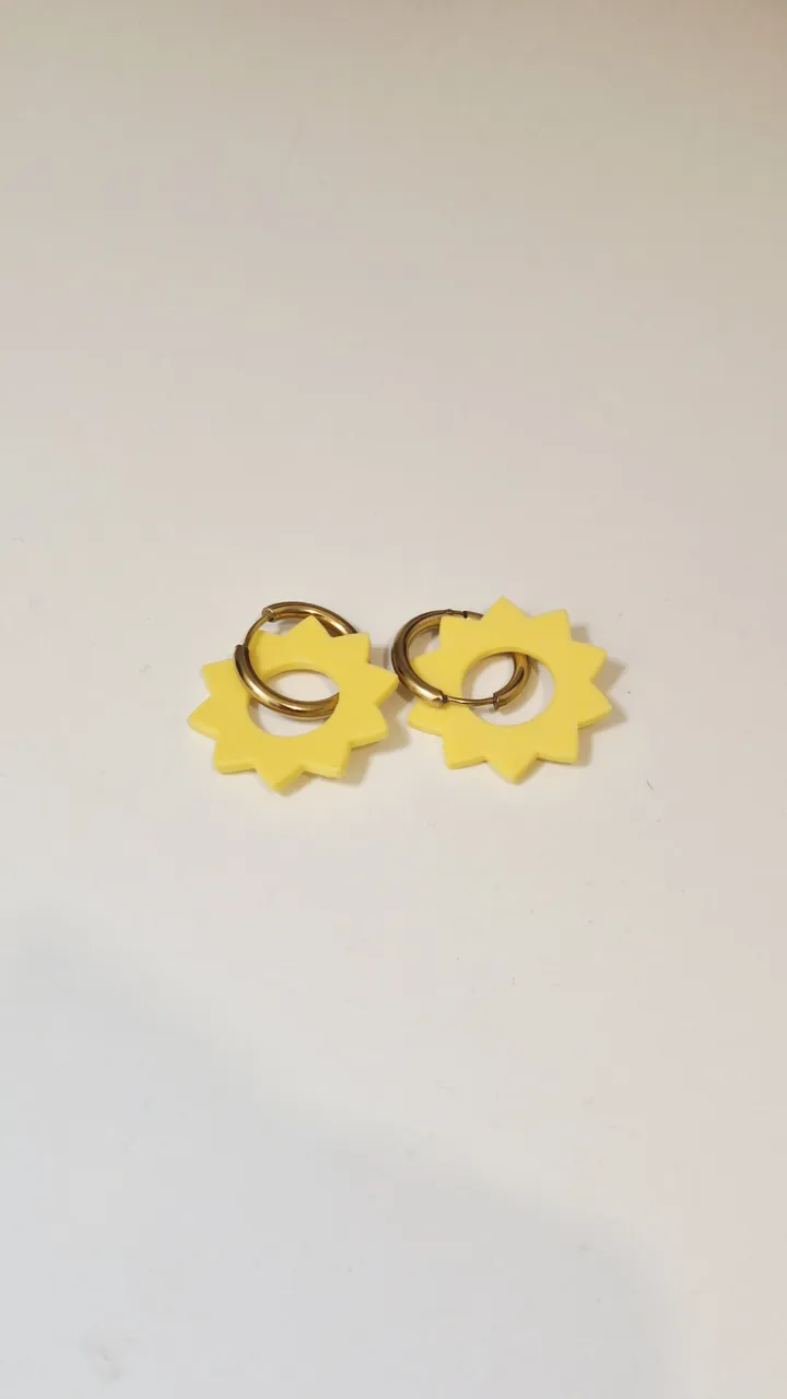 Simple sunflower earring view 2