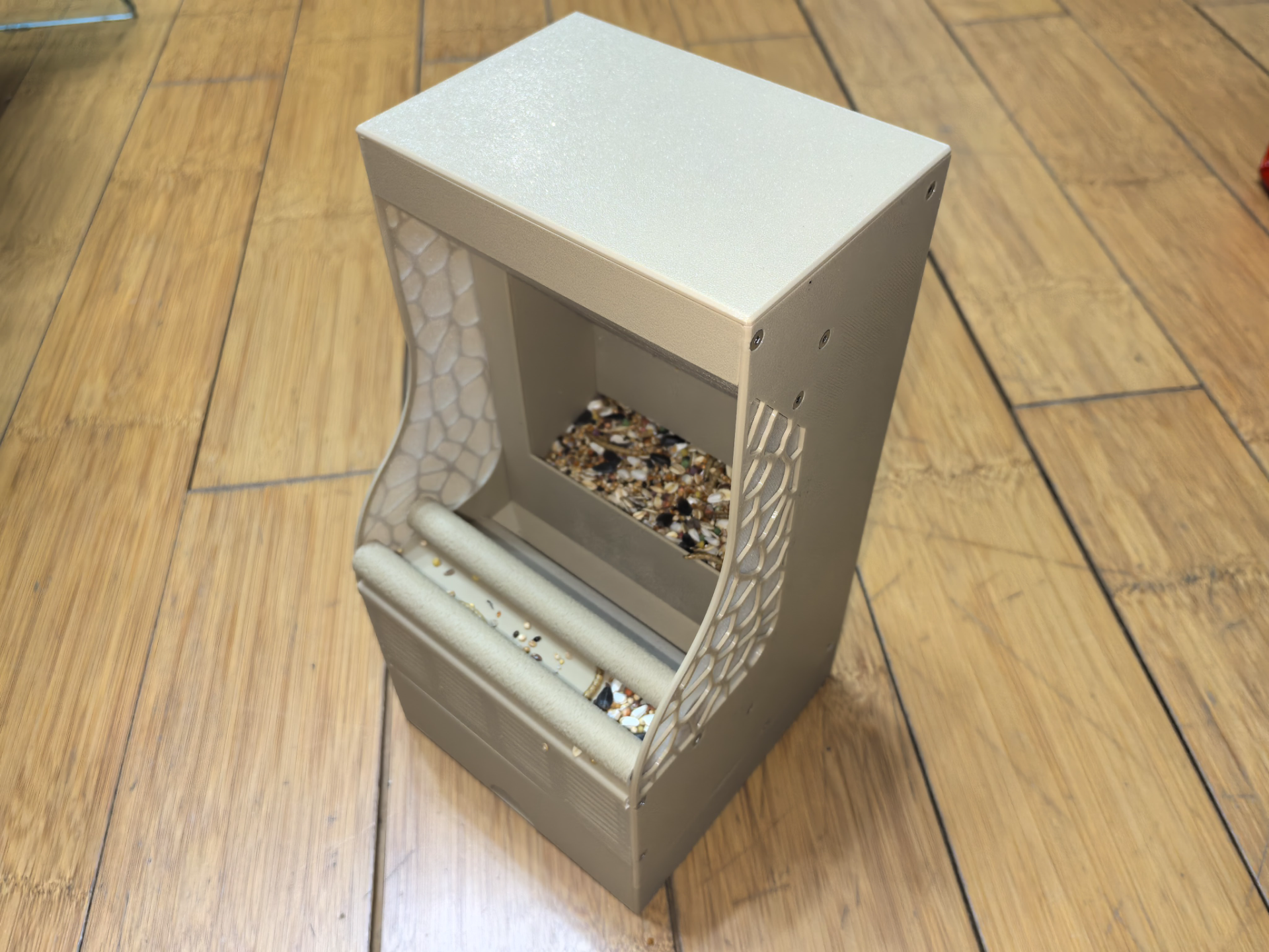 Miniatura 1 do modelo 3D 鹦鹉自动喂食