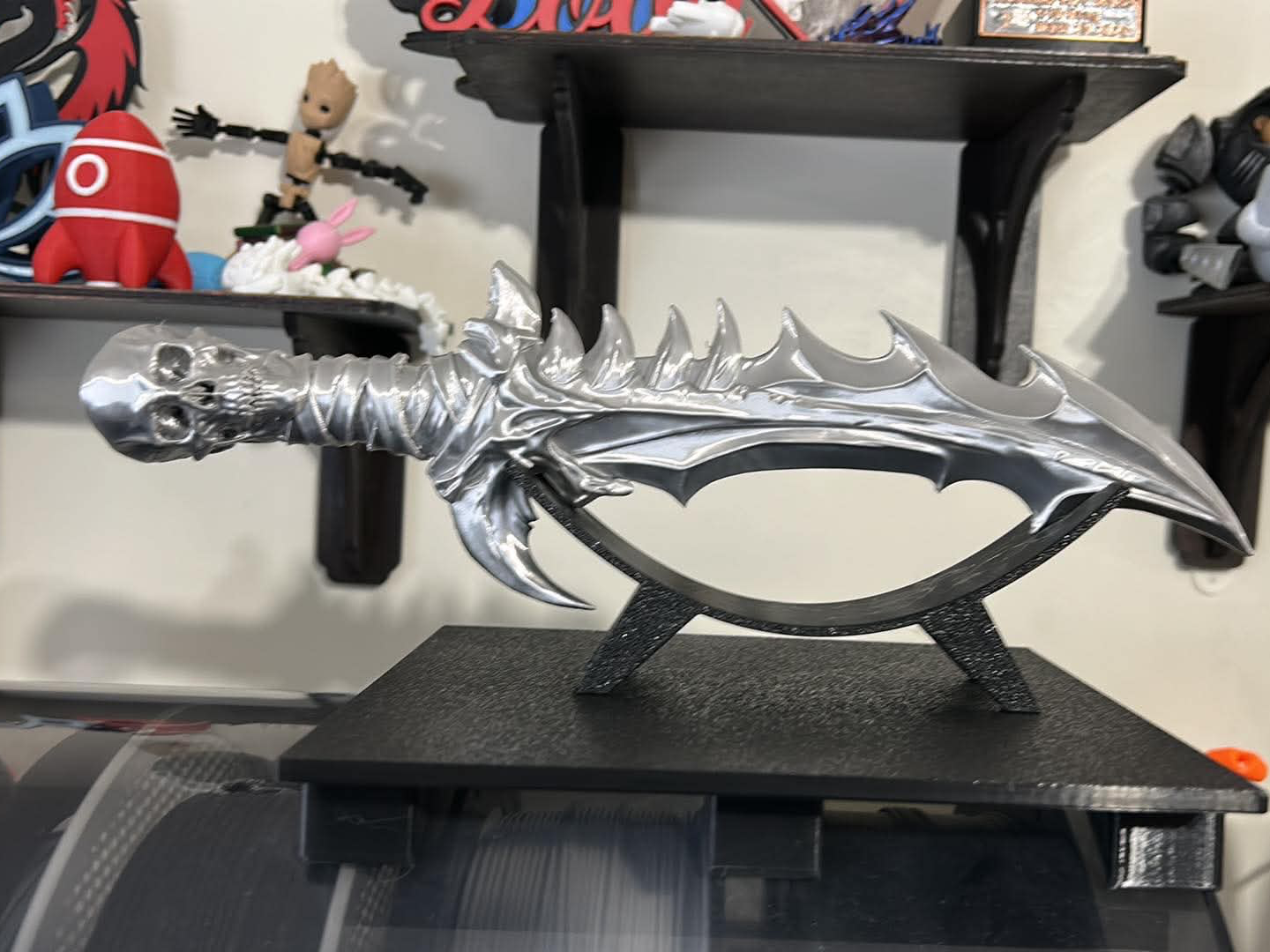 Dagger holder