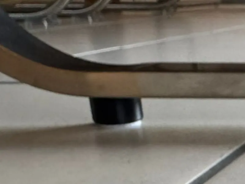 Bench foot riser for robot vacuum cleaner