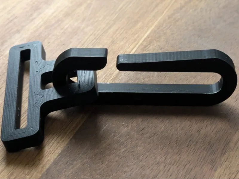 Bag strap hook buckle