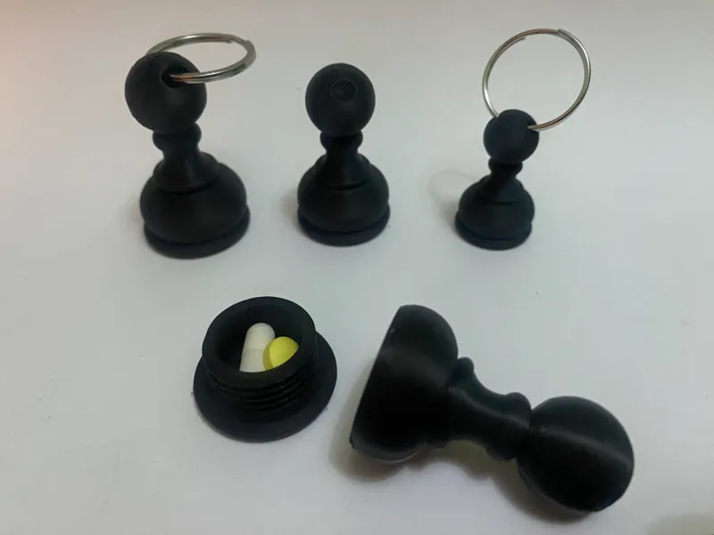 Llavero peón de ajedrez y pastillero