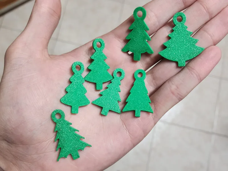 Small green Christmas trees keychain