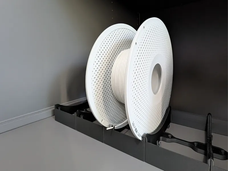 Spool holder (with filament clamp and screwing)