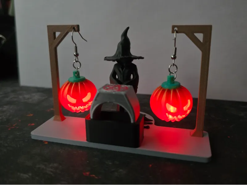 Halloween Jewelry Stand + Magnetic Ring