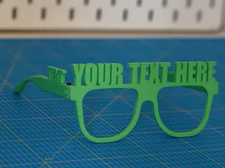 Glasses with customizable text in slicer