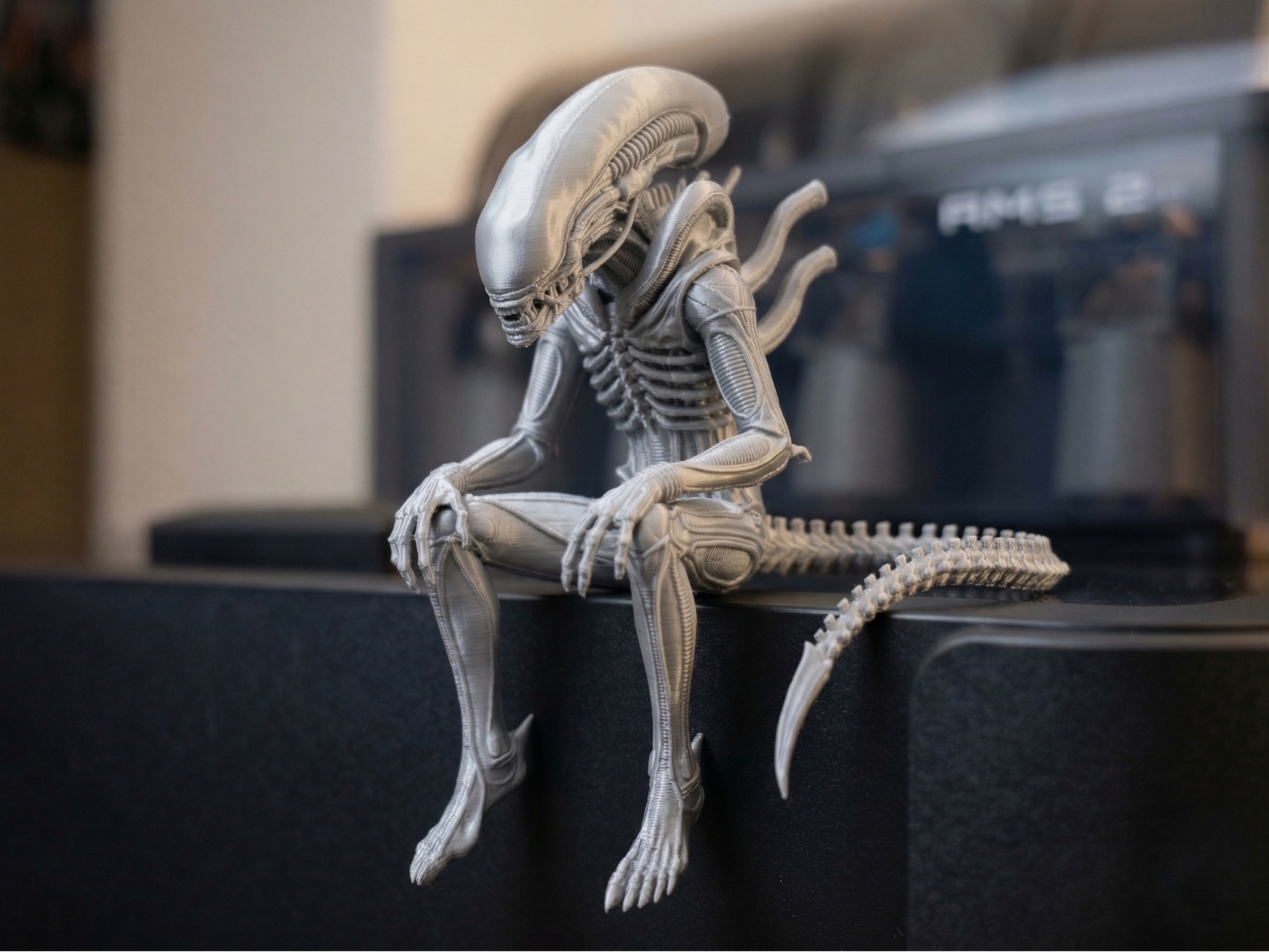 Contemplative Xenomorph - Shelf Sitter