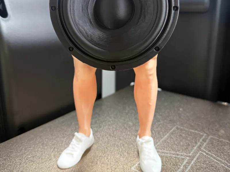 Bassrolle auf Beinen