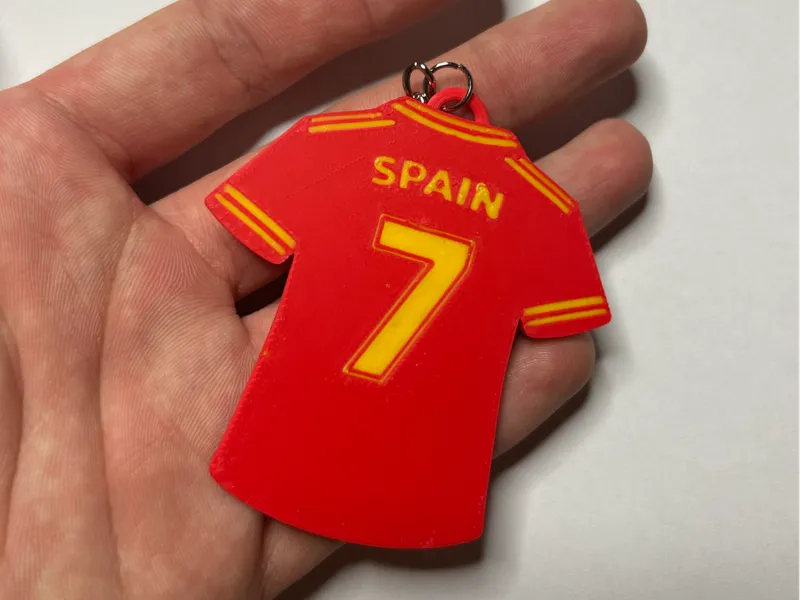 spain football shirt keychan