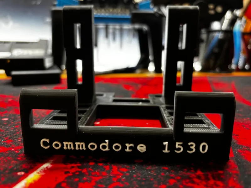 Stojak na magnetofon Commodore