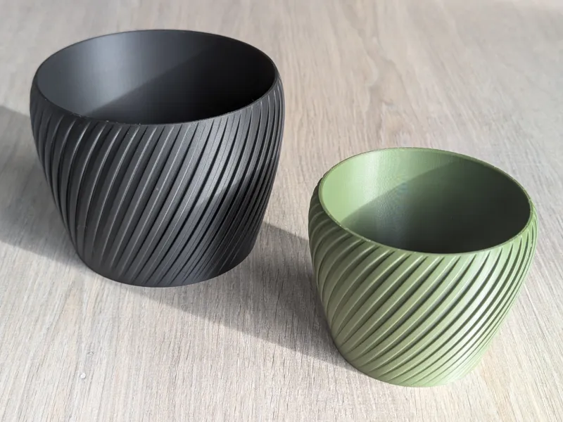 Diagonal ribbed planter