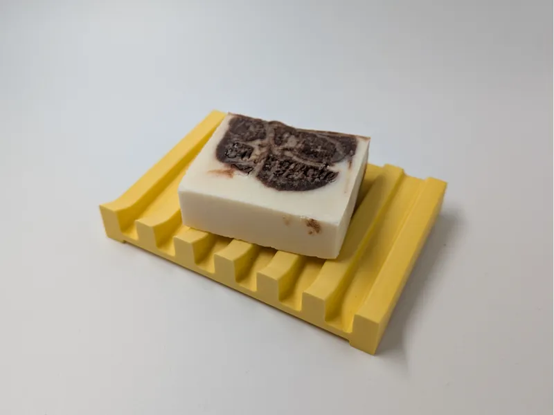 Simple soap dish with quick drainage