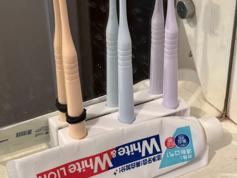狮王宽头牙刷架 一家三口 私有化牙刷架