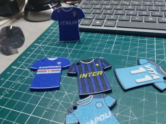 portachiave maglia di calcio con nome e numero   