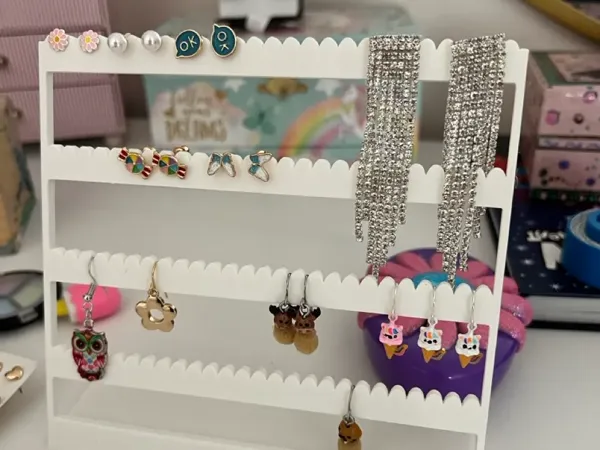 Range-boucles d'oreilles sur pied