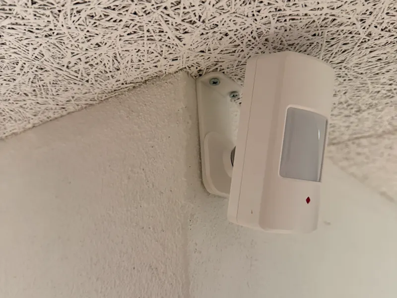 Motion detector bracket