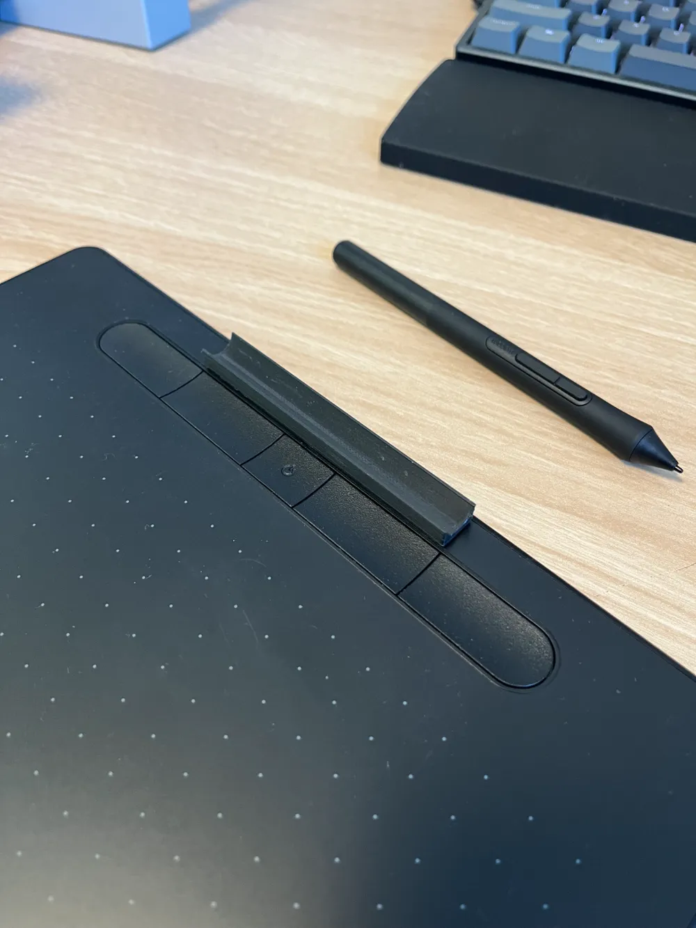 Intuos Pen holder by Arzhang Lotfi MakerWorld