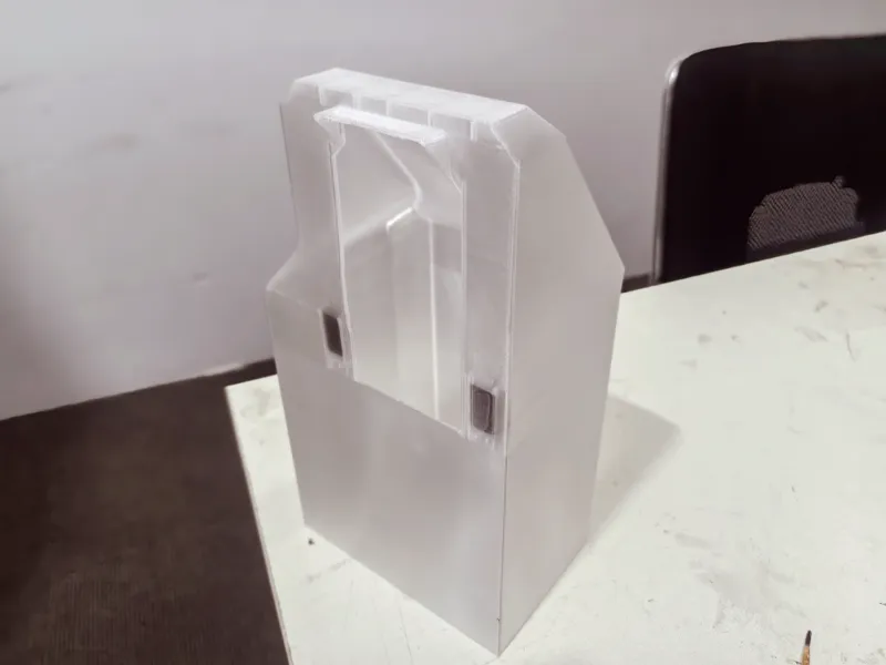 全封闭式磁吸马桶