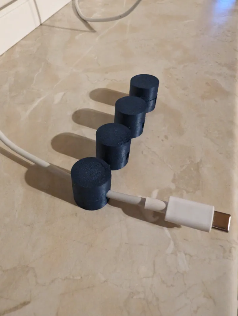 Cable management clip (4 times)