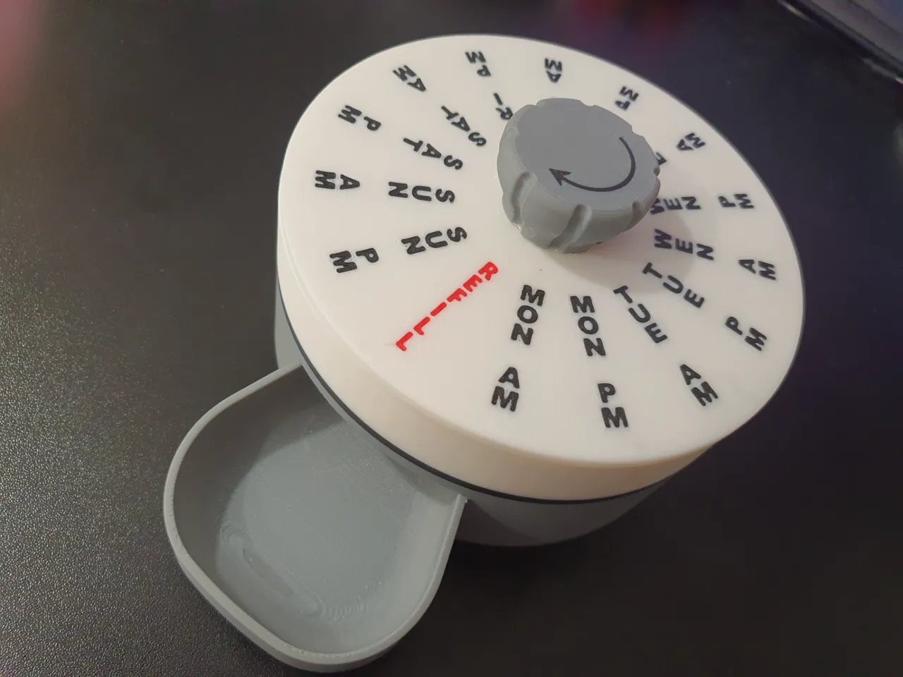 One Click weekly pill dispenser V2.0 view 2
