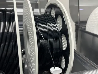 Anti-jamming (thickened spool spacer) completely resolves the issue of filament getting caught in the gaps on both sides of the spool