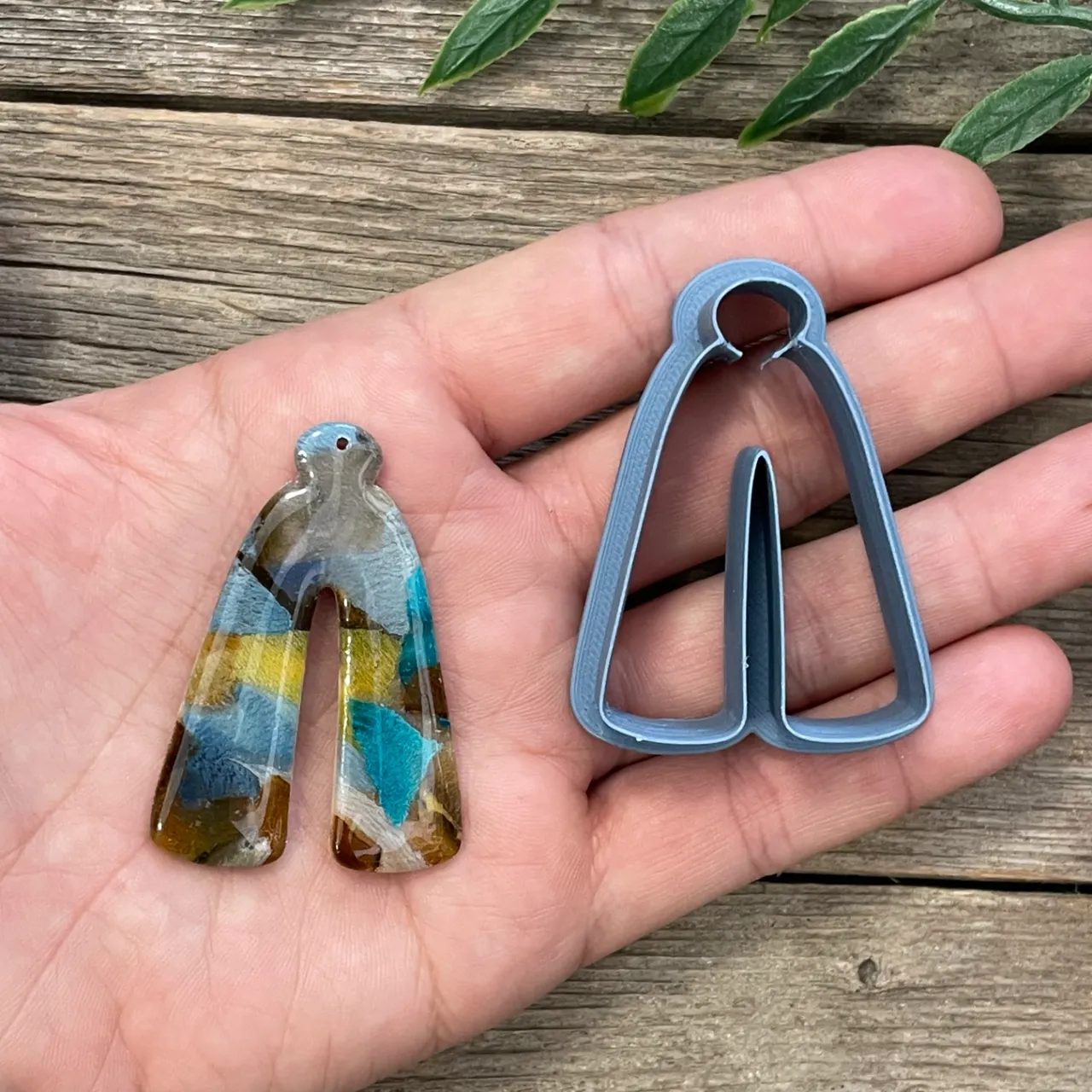 Bellbottoms Earring Cutter view 2