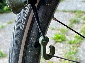 Einfacher Haken mit Öse