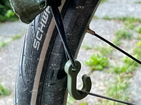 Einfacher Haken mit Öse