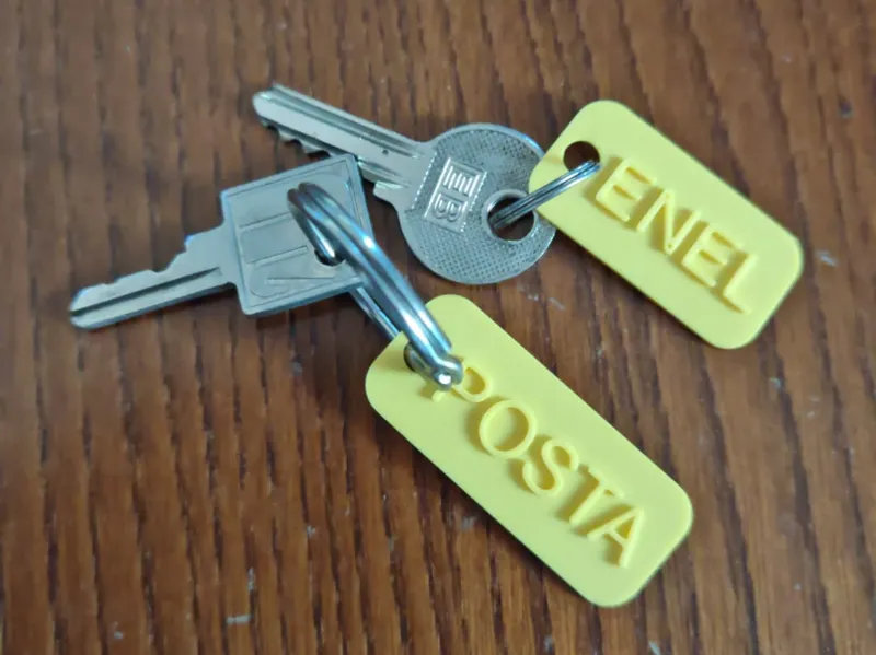 Targhette con scritta in rilievo ENEL e POSTA