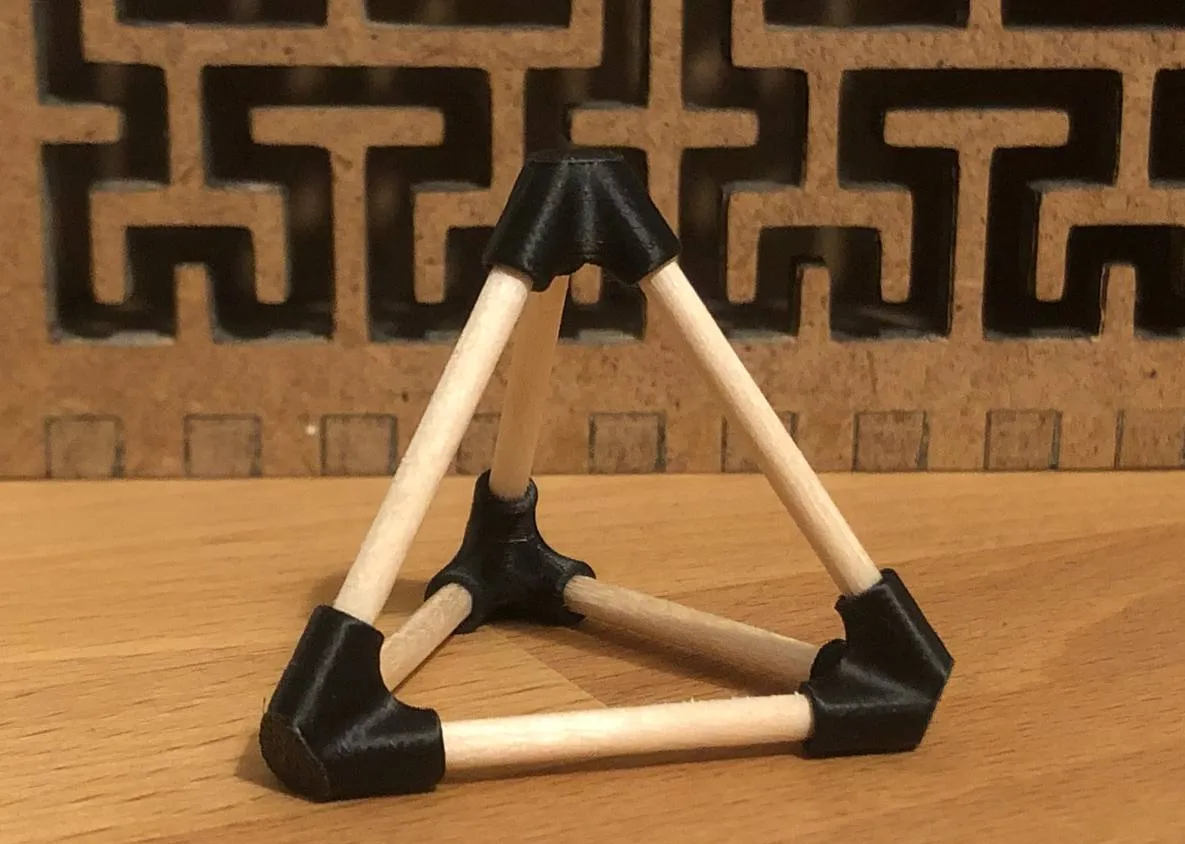 Connecteur pour structures en tétraèdre