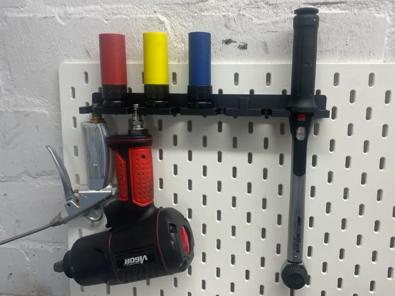 Socket-, airtoolholder for skadis