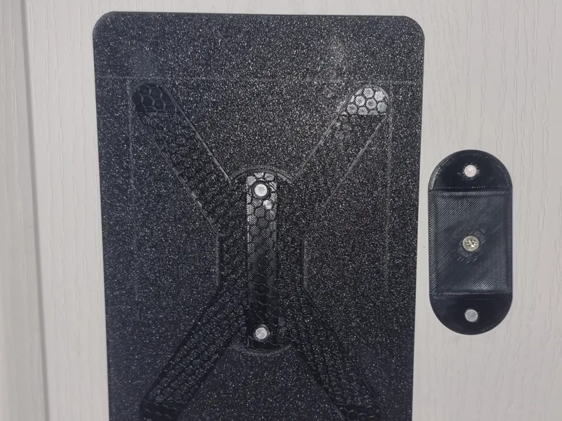 Simple magnetic Hueforge wallmount
