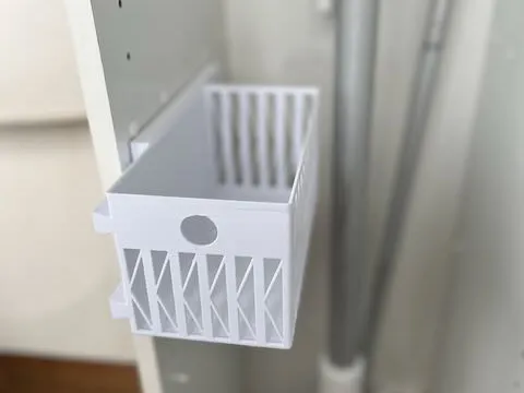 Parametric pull-out drawer with one guide and stop