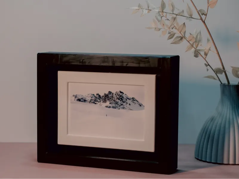 Magnetic Floating Gallery Frame (4x6in / 10x15cm)