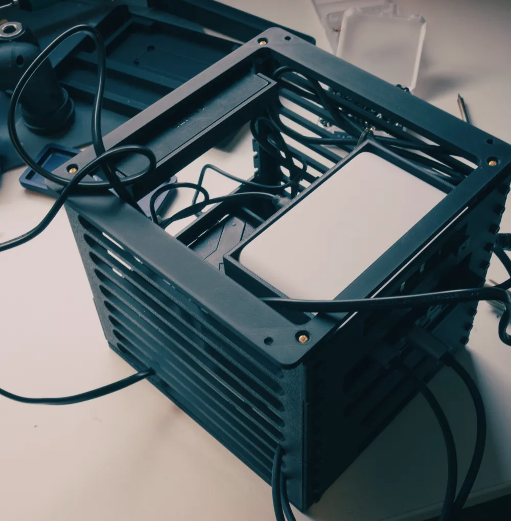 Deskrack - Modular rack for USB devices by Dave MakerWorld: Download ...