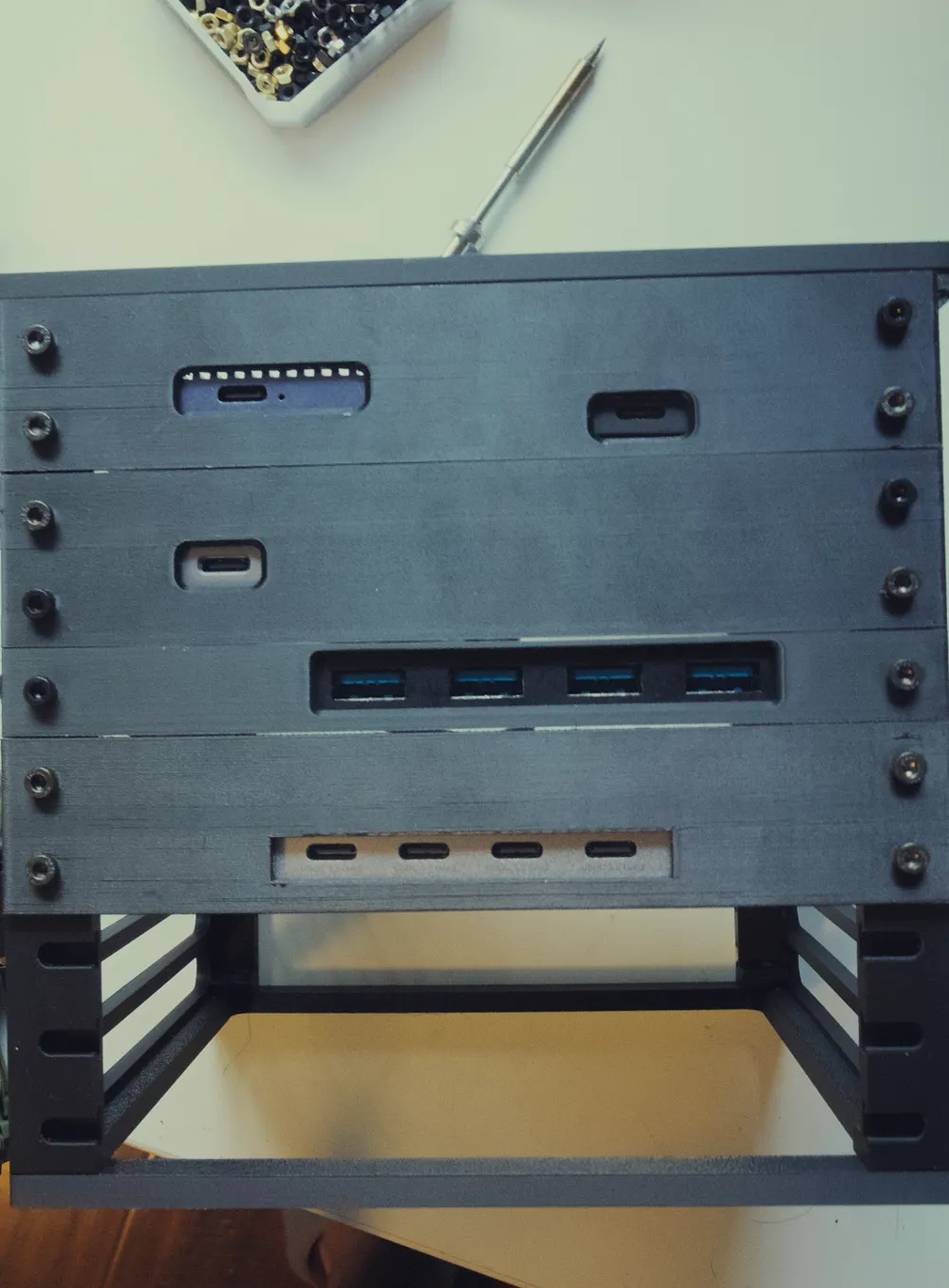 Deskrack - Modular rack for USB devices by Dave MakerWorld: Download ...