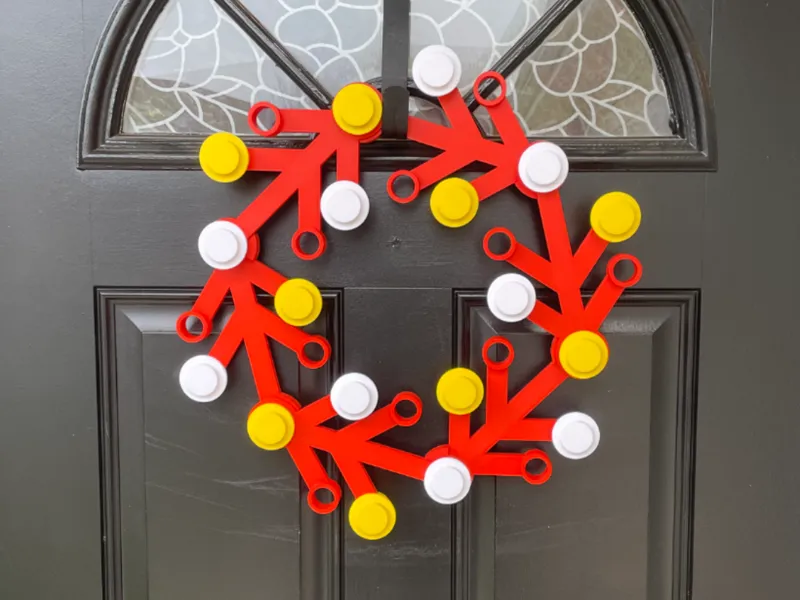 Giant Brick Wreath Locking Stud - Tall with tools
