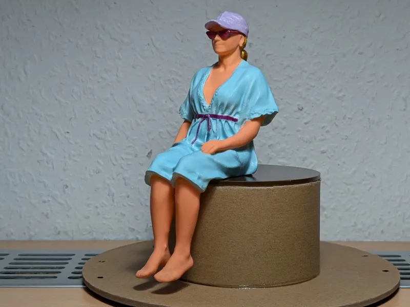 Lady in Summer Dress Co-Pilot – Figure for Unimog