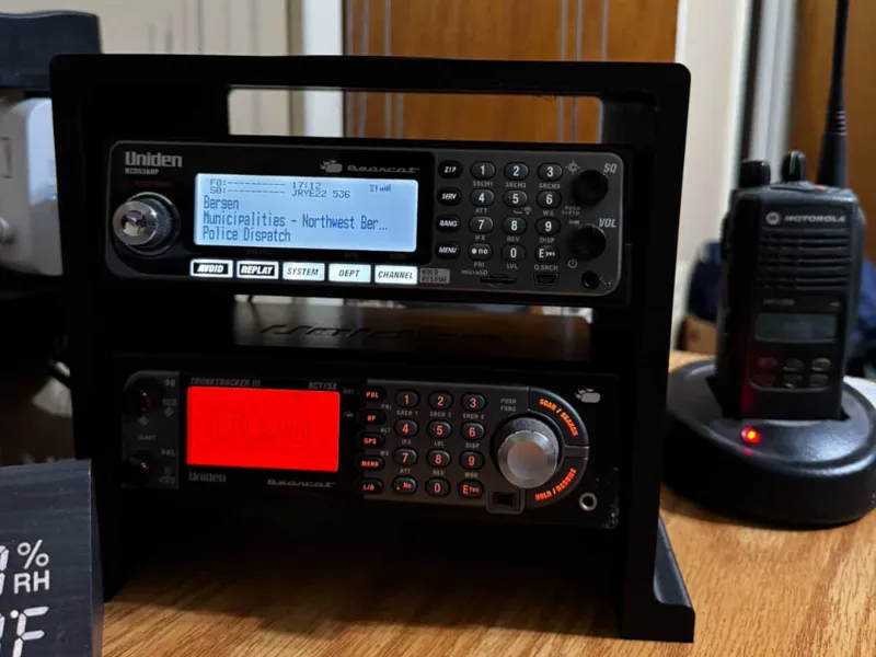7.5" Double Radio Stand