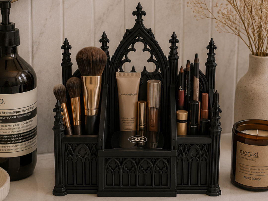 Gothic Makeup Organizer – Elegance & Luxe