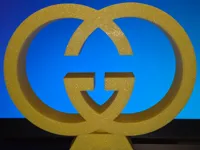 Logo Gucci avec socle — photo 3