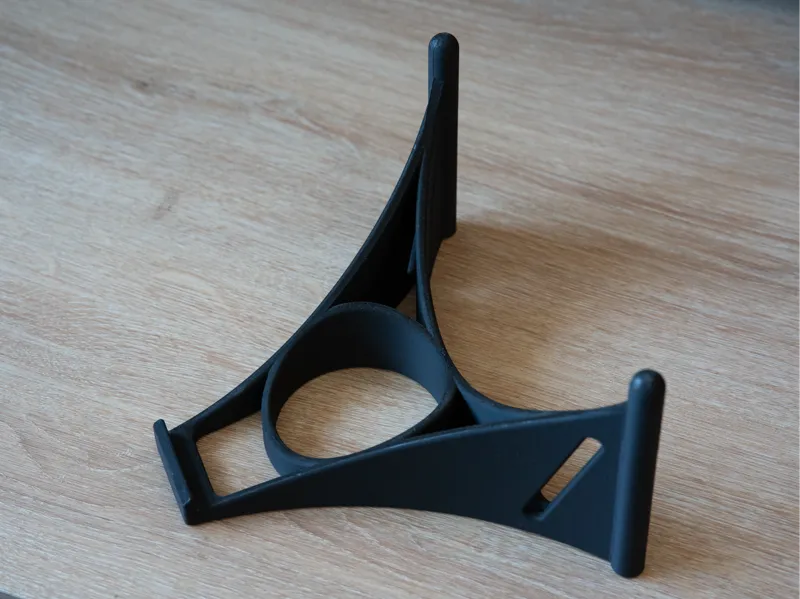 Tricircle laptop stand