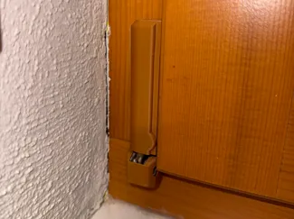 Abdeckung für Fensterscharniere