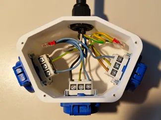 CEE16A Verteiler auf 3x Schutzkontaktsteckdose