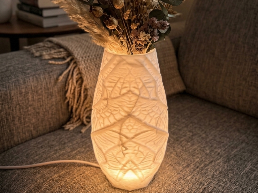 Vase mit licht Blatt muster