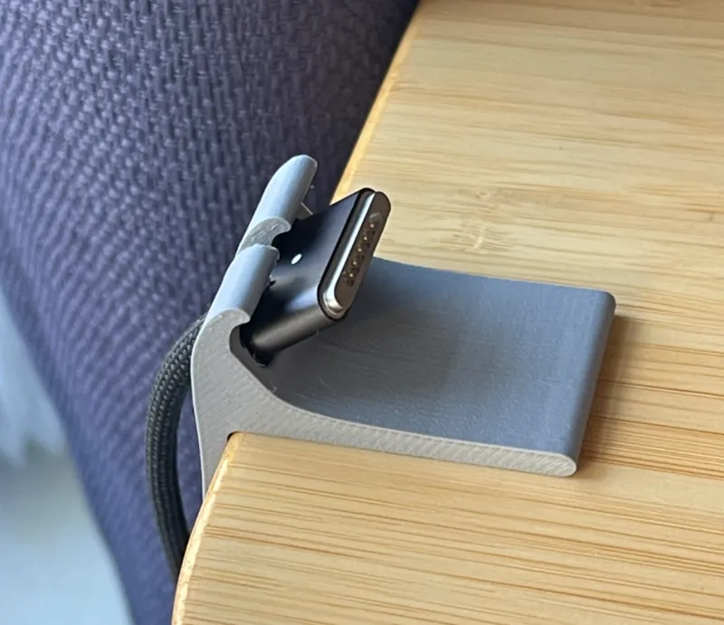 Macbook PRO - Adjustable Magsafe 3 Desk wire Catch