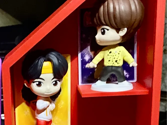 BTS Tiny Tan 14 Figure/Card Display Stand Shelf 