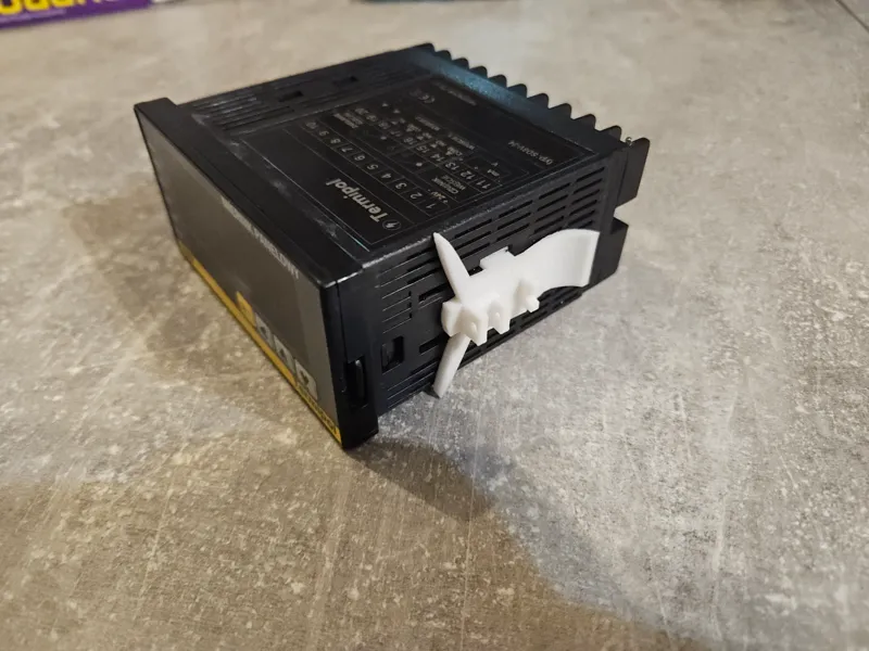 Mounting element for the Termipol SD8V-24