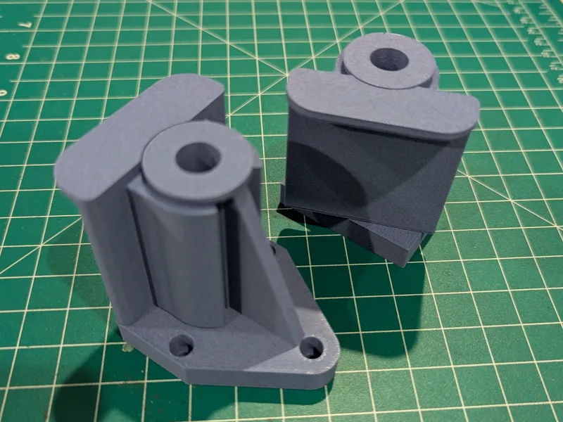 Adjustable RC Airplane Hanger