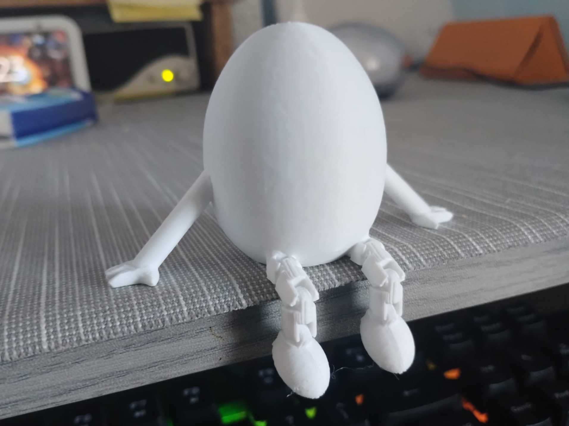 Flexible Articulated Egg – Posable Easter Egg